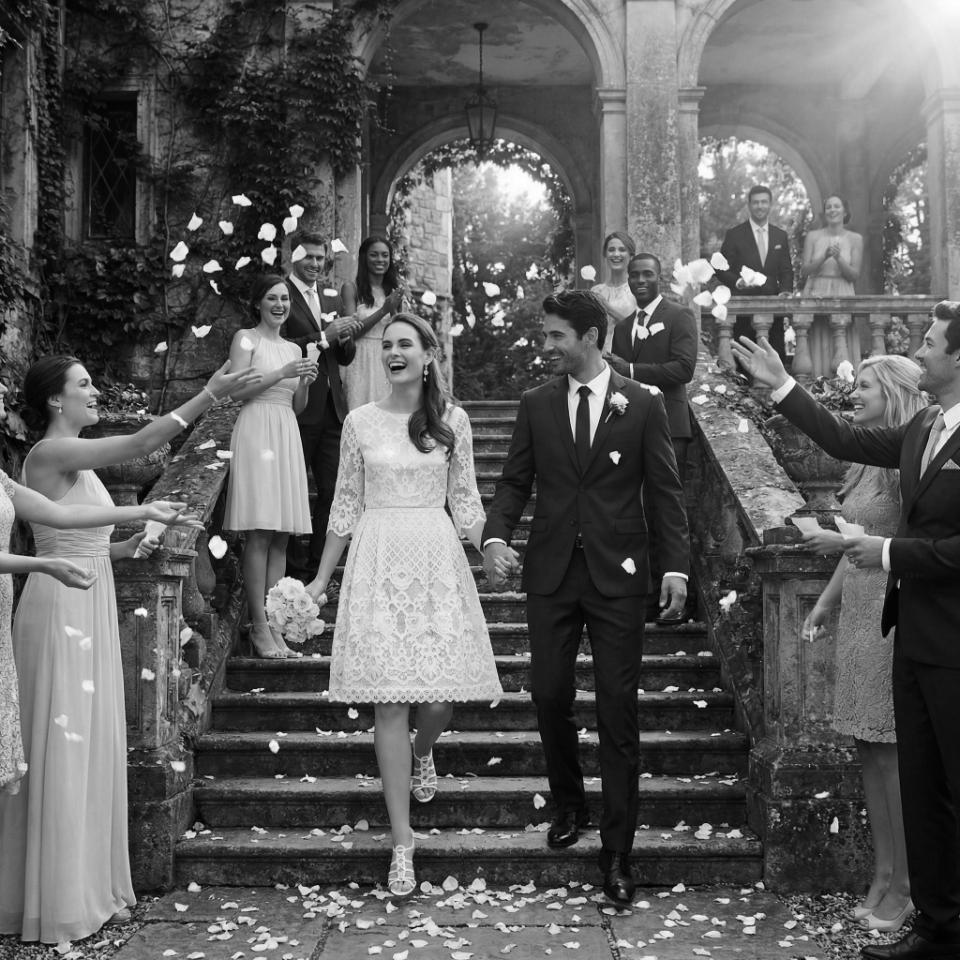 Smuk kort brudekjole i tydelig blonde